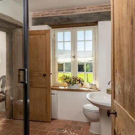 Pet Friendly, Spacious On The Courtomer Estate, Normandy *