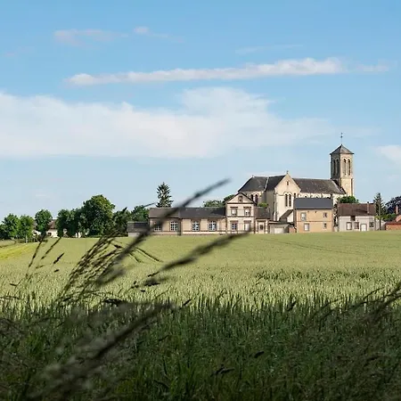 Pet Friendly, Spacious On The Courtomer Estate, Normandy *