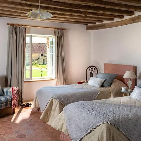 Pet Friendly, Spacious On The Courtomer Estate, Normandy Holiday home