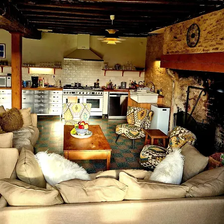 Pet Friendly, Spacious On The Courtomer Estate, Normandy Holiday home *