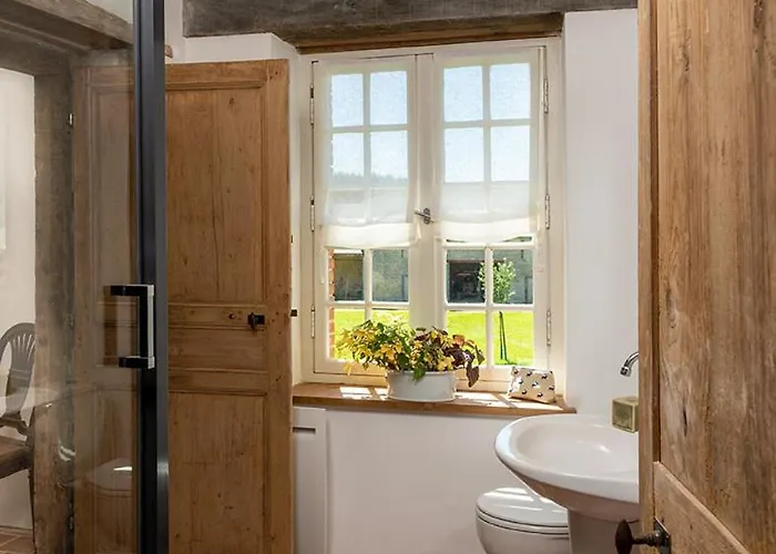 Pet Friendly, Spacious On The Courtomer Estate, Normandy *