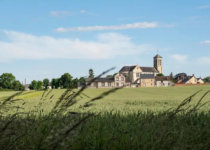 Pet Friendly, Spacious On The Courtomer Estate, Normandy *