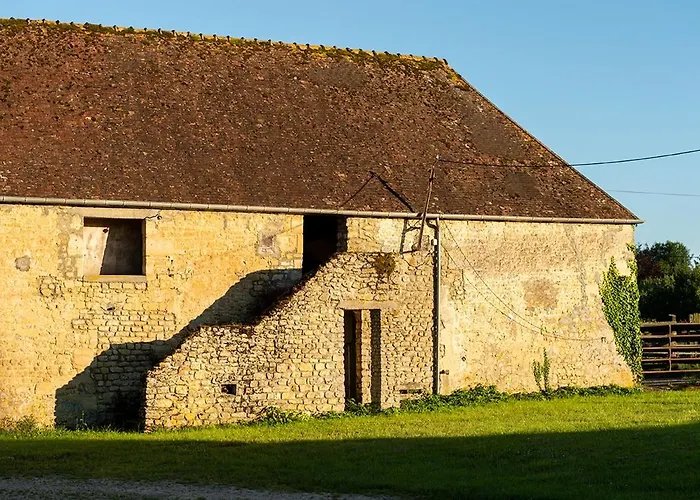 Pet Friendly, Spacious On The Courtomer Estate, Normandy